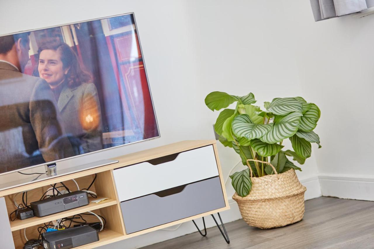 Cosy,Modern And Relaxing 3 Bedroom House With Parking Manchester Ngoại thất bức ảnh